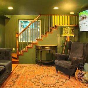 Heart Of Woodstock, 10 Min Walk To Reed, With Private Garage! Portland